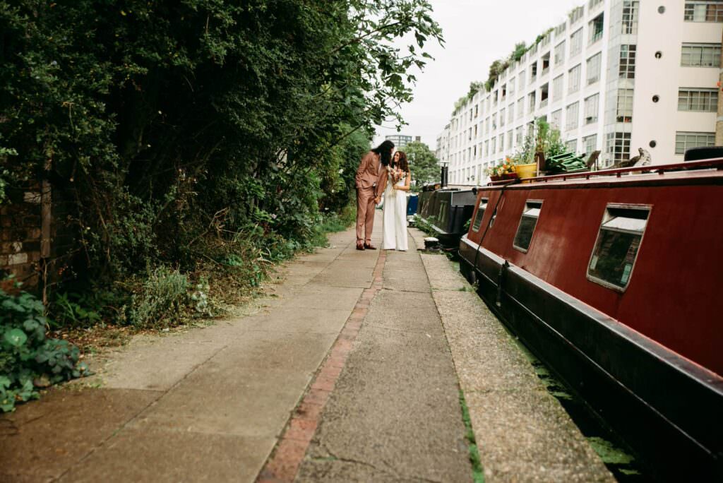 regents-canal-quirky-wedding-roshni-photography-london-wedding-photographer