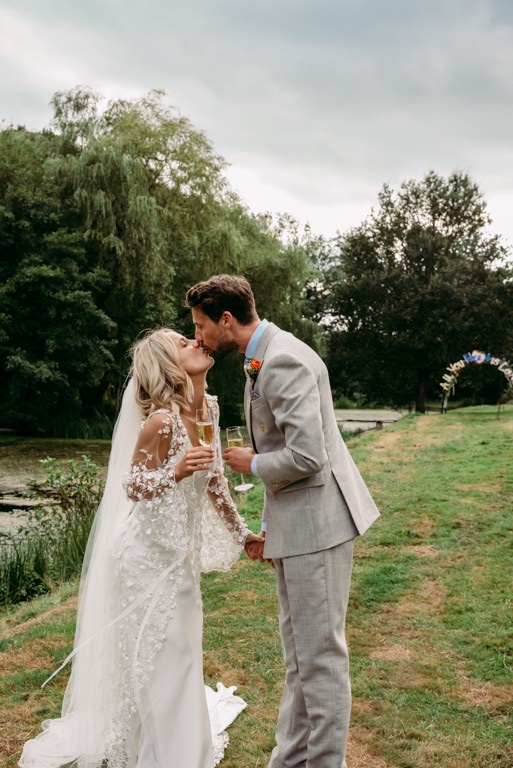 festival-theme-surrey-wedding-roshni-photography-flowers