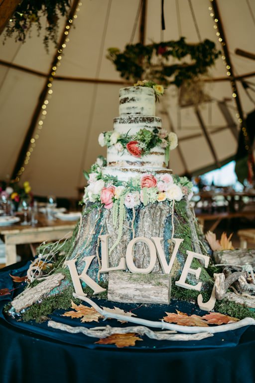 festival-theme-surrey-wedding-roshni-photography-wedding-cake