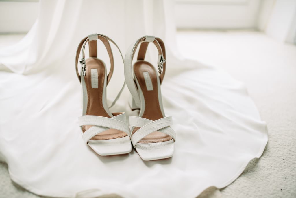 festival-theme-surrey-wedding-roshni-photography-singers